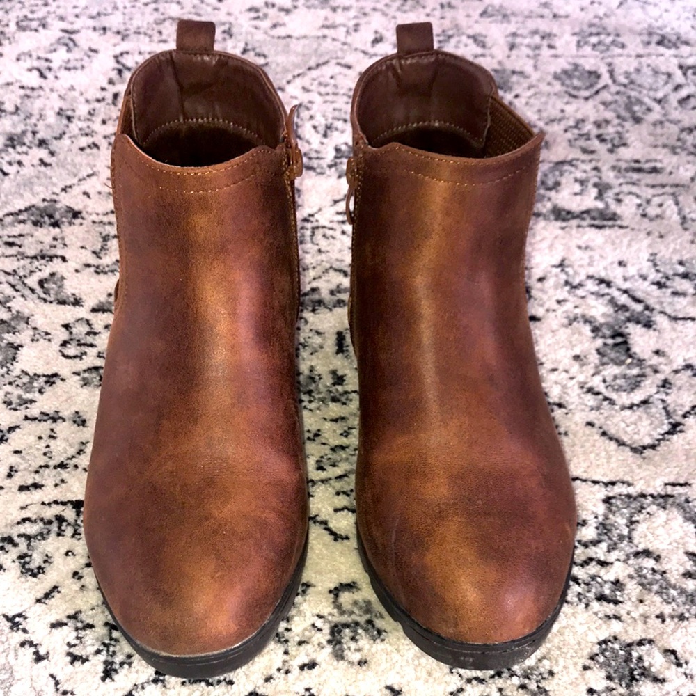 Torrid Brown Chelsea Oiled Lug Ankle Booties 7WW